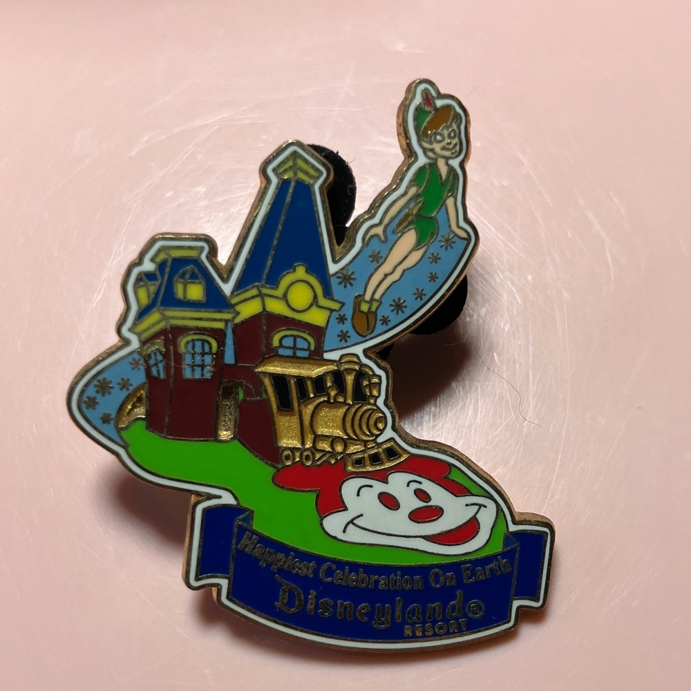 Disney Gold Enamel Pin Happiest Celebration on Earth, Disneyland 2005 A1